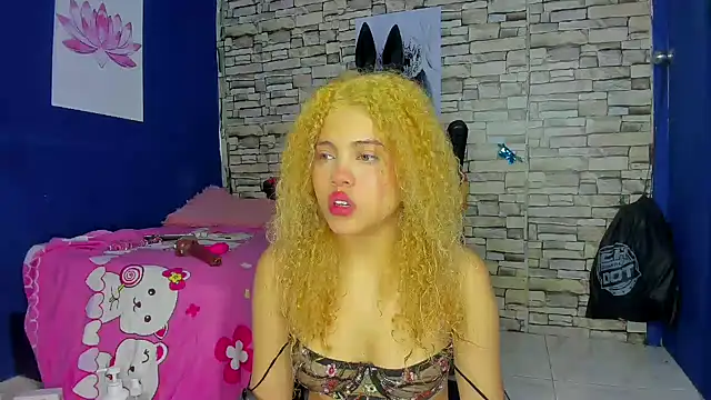 sofiacastillo01 online show from 02.13.25