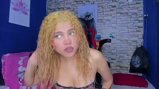 sofiacastillo01 online show from 02.13.25