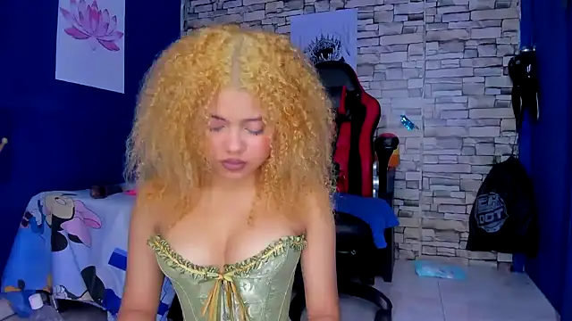 sofiacastillo01 online show from 02.15.25