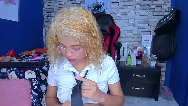 sofiacastillo01 online show from 03.15.25