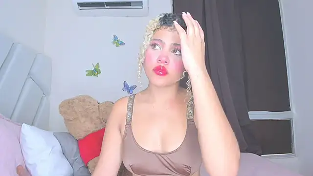 sofiacastillo01 online show from 04.20.26