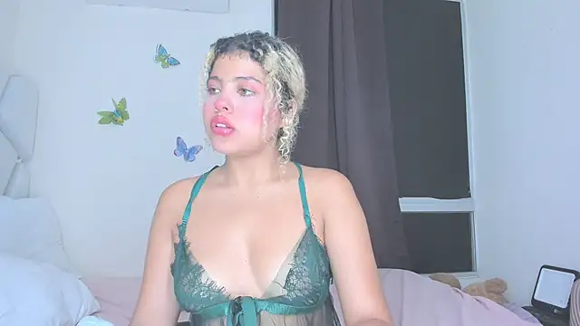 sofiacastillo01 online show from 04.29.26