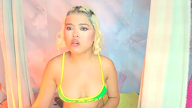 sofiacastillo01 online show from 07.18.26