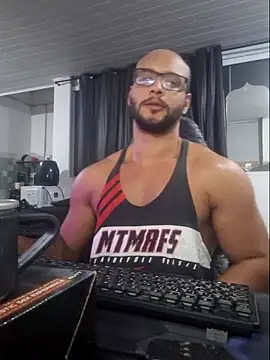 Snapshot of SexyBoyRJ chatting on 12.04.25 SexyBoyRJ online show from 12.04.25