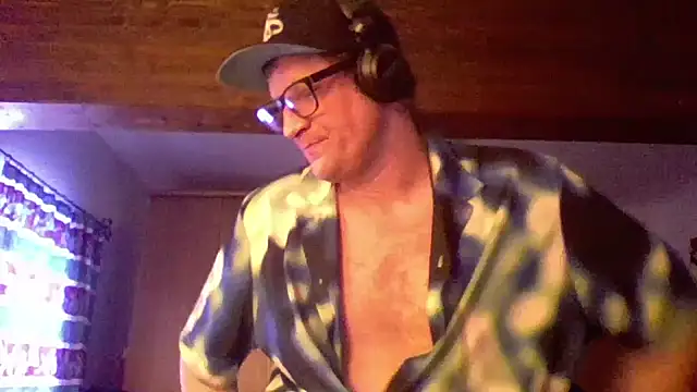 Bigthroaterboy online show from 12.26.24