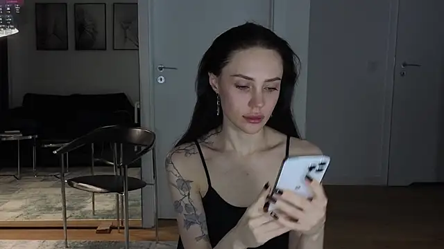 Sara Tranquil online show from 11.18.25