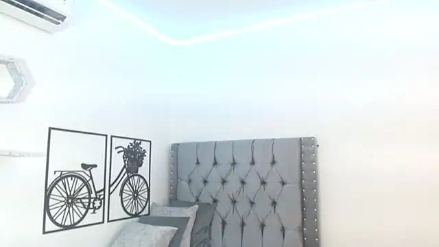 YUSELFI ROSS  online show from 02.05.25