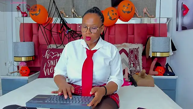 ShantalDior online show from 10.31.25