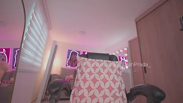 LeahPrada  online show from 03.01.26