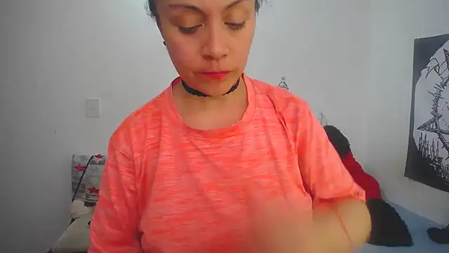 Snapshot of lili_peach chatting on 02.25.25 lili peach online show from 02.25.25