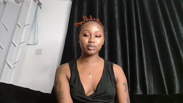 Snapshot of Miss_hot_candy chatting on 06.08.26 Miss hot candy online show from 06.08.26
