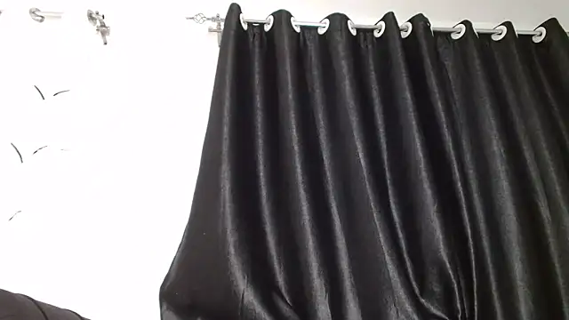 Snapshot of Miss_hot_candy chatting on 06.12.26 Miss hot candy online show from 06.12.26