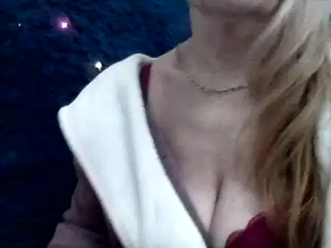 CarlyTreat online show from 01.05.25