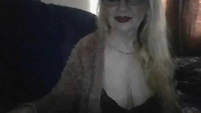 CarlyTreat online show from 04.10.26