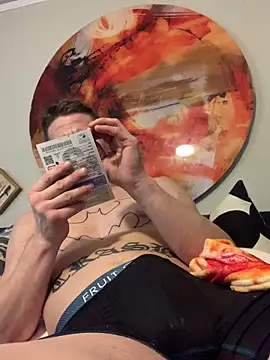 Snapshot of trash4cash chatting on 01.05.25 trash4cash online show from 01.05.25