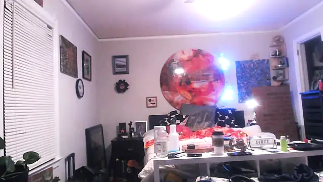 Snapshot of trash4cash chatting on 01.31.25 trash4cash online show from 01.31.25