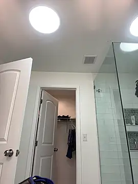 Snapshot of trash4cash chatting on 02.27.25 trash4cash online show from 02.27.25