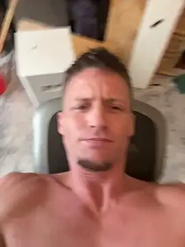 Snapshot of trash4cash chatting on 03.09.25 trash4cash online show from 03.09.25