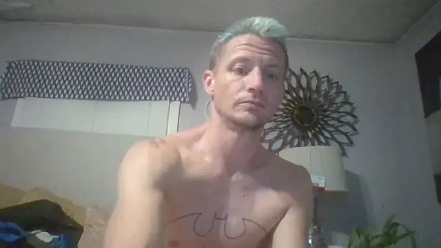 Snapshot of trash4cash chatting on 09.12.25 trash4cash online show from 09.12.25