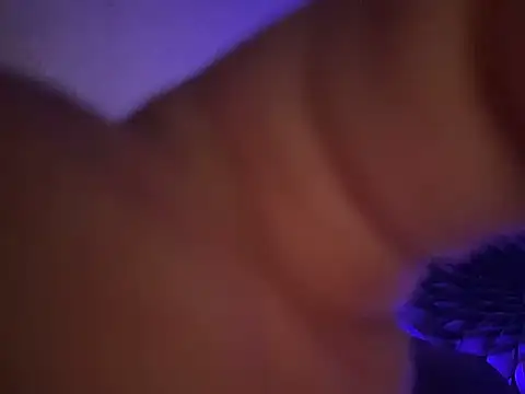 Snapshot of trash4cash chatting on 09.25.25 trash4cash online show from 09.25.25