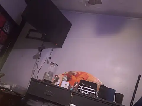 Snapshot of trash4cash chatting on 10.03.25 trash4cash online show from 10.03.25