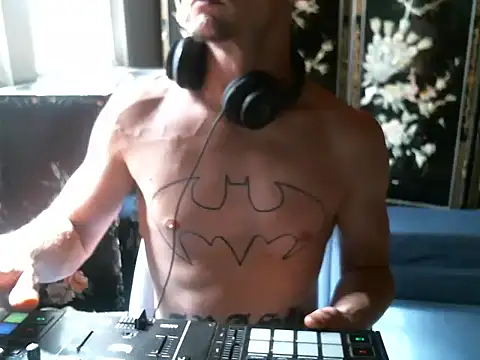 Snapshot of trash4cash chatting on 10.04.25 trash4cash online show from 10.04.25