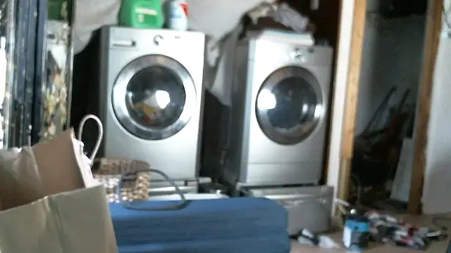 Snapshot of trash4cash chatting on 10.06.25 trash4cash online show from 10.06.25