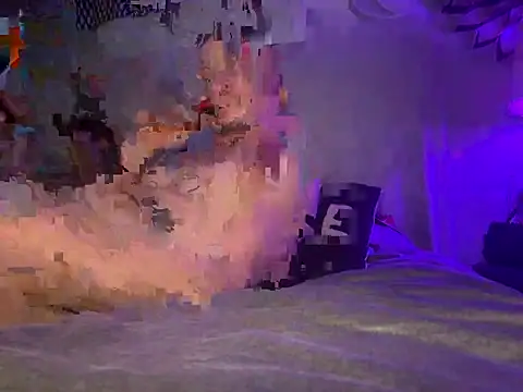 Snapshot of trash4cash chatting on 10.08.25 trash4cash online show from 10.08.25