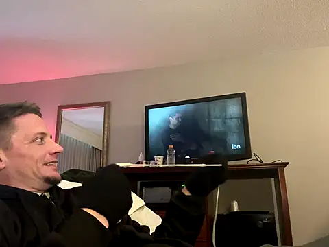 Snapshot of trash4cash chatting on 12.21.25 trash4cash online show from 12.21.25