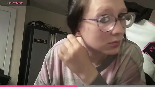 Snapshot of YandereDemon chatting on 10.07.25 YandereDemon online show from 10.07.25