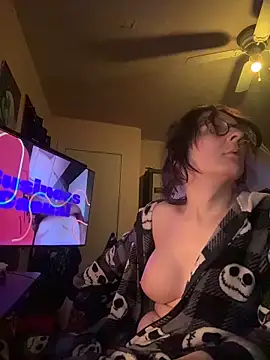 Snapshot of YandereDemon chatting on 11.21.25 YandereDemon online show from 11.21.25