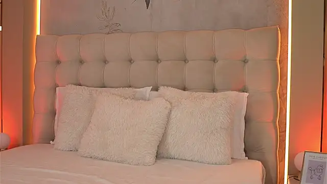 Snapshot of CarolinePrescott chatting on 07.28.26 CarolinePrescott online show from 07.28.26