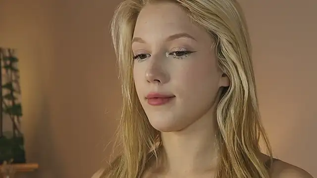 Snapshot of AliceLebel chatting on 09.11.25 AliceLebel online show from 09.11.25