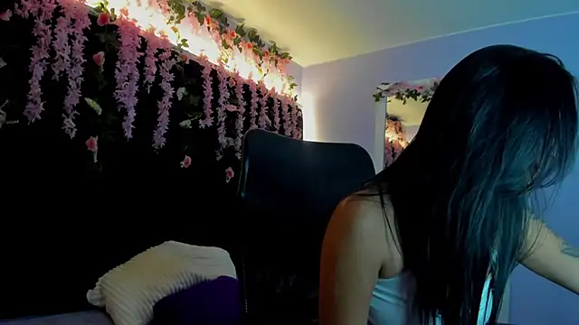 MaddyHudson online show from 08.03.26