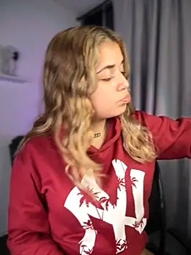 Snapshot of JoselinFlower_ chatting on 10.28.25 JoselinFlower online show from 10.28.25