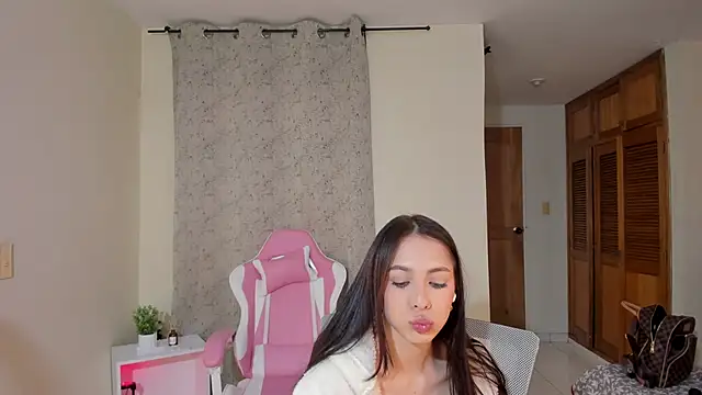 shanakendal2 online show from 02.12.25