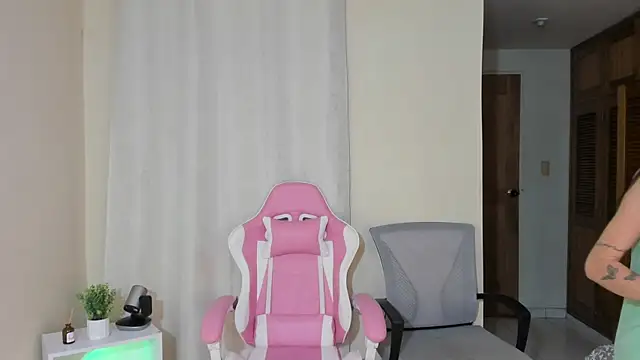 shanakendal2 online show from 02.17.25