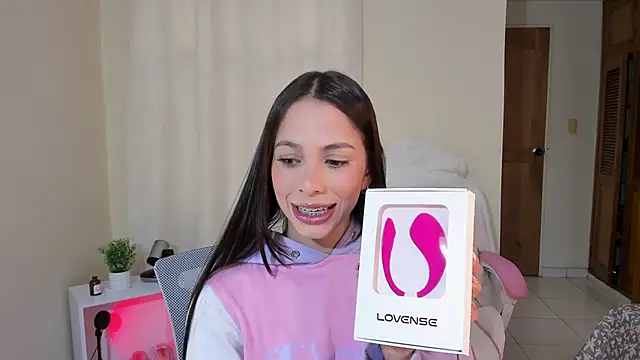 shanakendal2 online show from 02.20.25