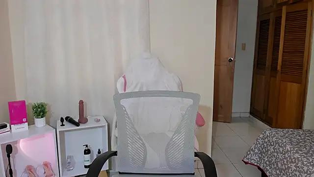 shanakendal2 online show from 02.24.25