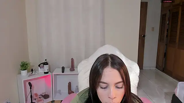 shanakendal2 online show from 03.22.25