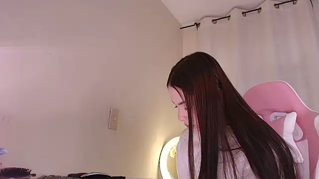 shanakendal2 online show from 10.16.25