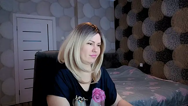 Snapshot of natusik chatting on 12.12.24 natusik online show from 12.12.24