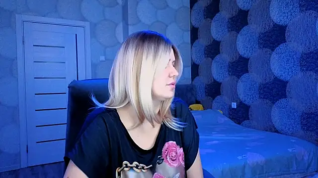 Snapshot of natusik chatting on 12.14.24 natusik online show from 12.14.24