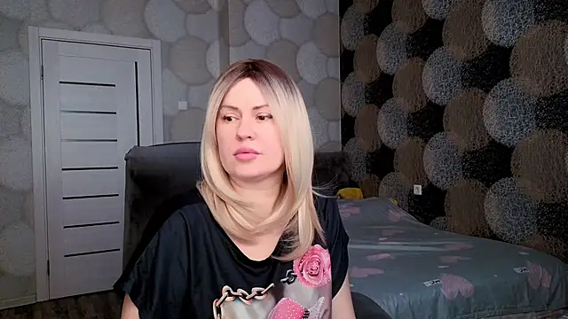 Snapshot of natusik chatting on 12.14.24 natusik online show from 12.14.24