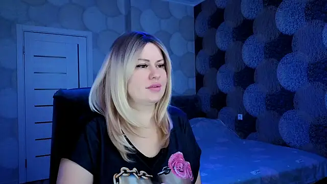 Snapshot of natusik chatting on 02.04.25 natusik online show from 02.04.25