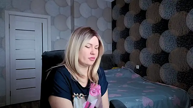 Snapshot of natusik chatting on 02.05.25 natusik online show from 02.05.25