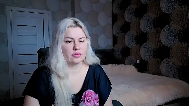 Snapshot of natusik chatting on 03.22.25 natusik online show from 03.22.25