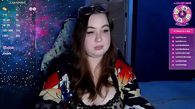 Snapshot of Valeri-Star chatting on 11.27.25 Valeri-Star online show from 11.27.25