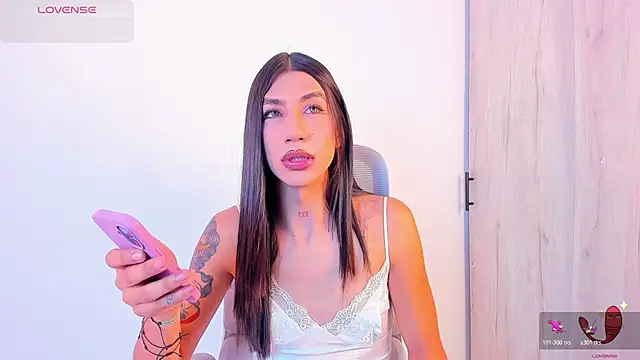 Snapshot of sofiaa_grey_ chatting on 11.11.25 sofiaa grey online show from 11.11.25