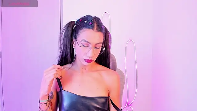 sofiaa grey  online show from 12.19.25